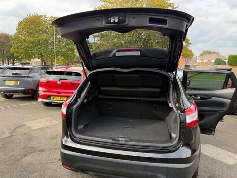 Nissan Qashqai 1.5 dCi N-Connecta SUV 5dr Diesel Manual 2WD Euro 6 (s/s) (110 ps) - U79282