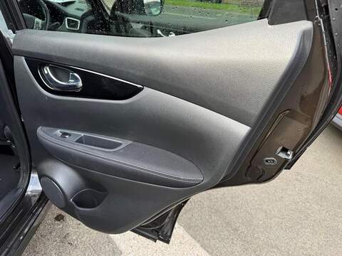 Nissan Qashqai 1.5 dCi N-Connecta SUV 5dr Diesel Manual 2WD Euro 6 (s/s) (110 ps) - U79282