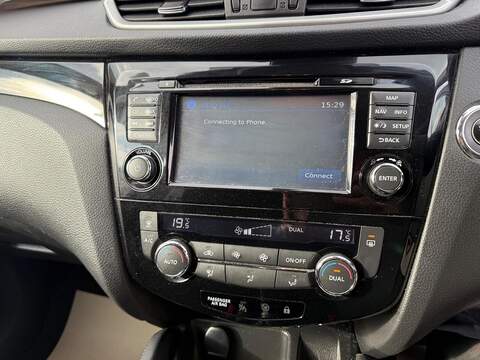 Nissan Qashqai 1.5 dCi N-Connecta SUV 5dr Diesel Manual 2WD Euro 6 (s/s) (110 ps) - U79282