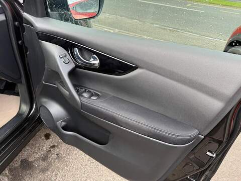 Nissan Qashqai 1.5 dCi N-Connecta SUV 5dr Diesel Manual 2WD Euro 6 (s/s) (110 ps) - U79282