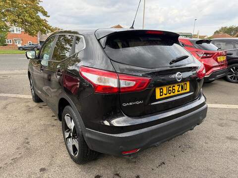 Nissan Qashqai 1.5 dCi N-Connecta SUV 5dr Diesel Manual 2WD Euro 6 (s/s) (110 ps) - U79282