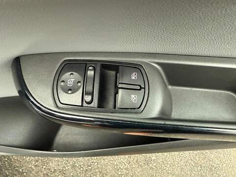Vauxhall Corsa 1.2i SE Euro 6 5dr - U79284