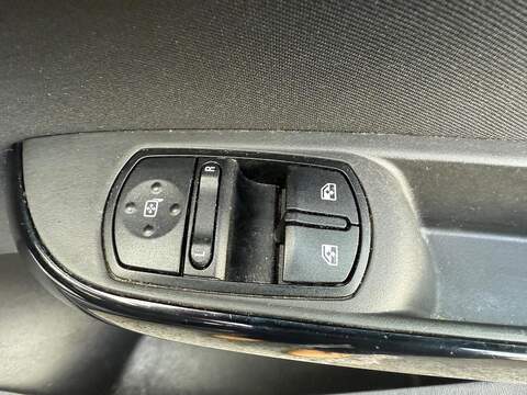 Vauxhall Corsa 1.2i Limited Edition Hatchback 3dr Petrol Manual Euro 6 (70 ps) - U79294