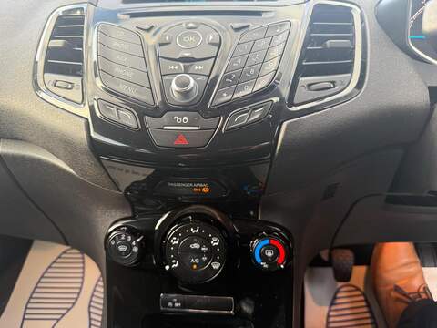 Ford Fiesta 1.0T EcoBoost Zetec Hatchback 5dr Petrol Manual Euro 5 (s/s) (100 ps) - U79295