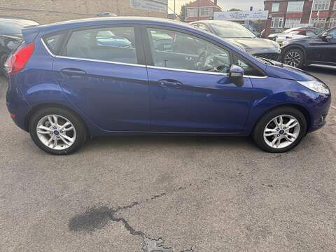 Ford Fiesta 1.0T EcoBoost Zetec Hatchback 5dr Petrol Manual Euro 5 (s/s) (100 ps) - U79295