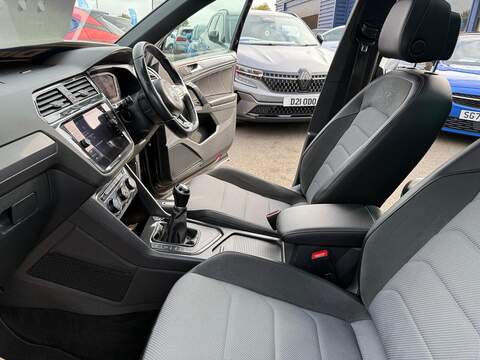 Volkswagen Tiguan 2.0 TDI R-Line Tech Euro 6 (s/s) 5dr - U79302