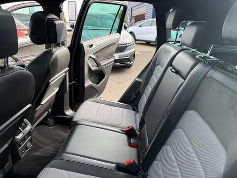 Volkswagen Tiguan 2.0 TDI R-Line Tech Euro 6 (s/s) 5dr - U79302