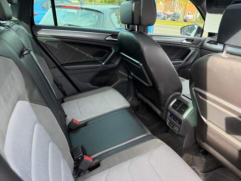 Volkswagen Tiguan 2.0 TDI R-Line Tech Euro 6 (s/s) 5dr - U79302