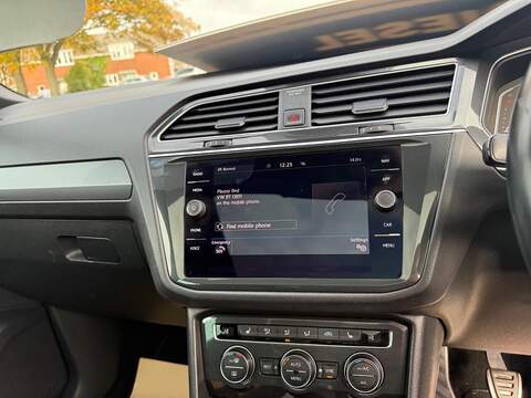 Volkswagen Tiguan 2.0 TDI R-Line Tech Euro 6 (s/s) 5dr - U79302