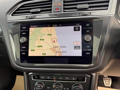 Volkswagen Tiguan 2.0 TDI R-Line Tech Euro 6 (s/s) 5dr - U79302