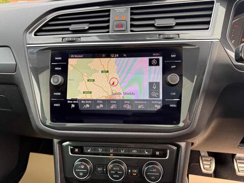 Volkswagen Tiguan 2.0 TDI R-Line Tech Euro 6 (s/s) 5dr - U79302