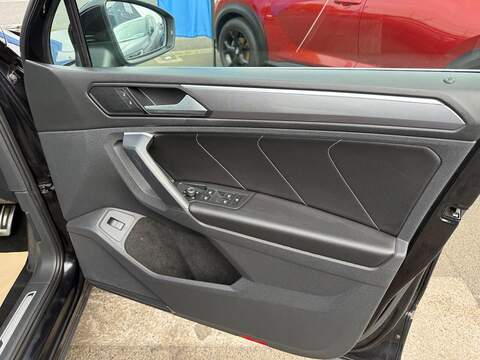 Volkswagen Tiguan 2.0 TDI R-Line Tech Euro 6 (s/s) 5dr - U79302