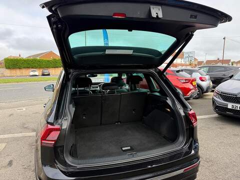 Volkswagen Tiguan 2.0 TDI R-Line Tech Euro 6 (s/s) 5dr - U79302