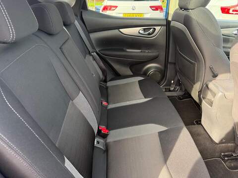Nissan Qashqai 1.5 dCi N-Connecta SUV 5dr Diesel Manual Euro 6 (s/s) (110 ps) - U79307