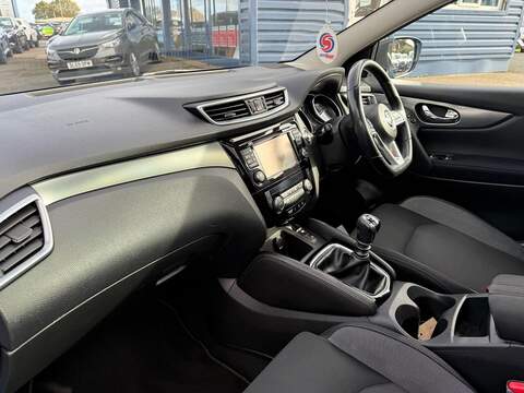 Nissan Qashqai 1.5 dCi N-Connecta SUV 5dr Diesel Manual Euro 6 (s/s) (110 ps) - U79307