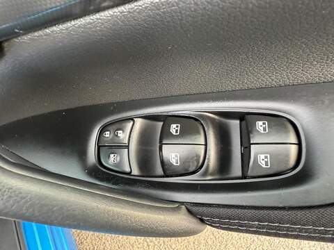 Nissan Qashqai 1.5 dCi N-Connecta SUV 5dr Diesel Manual Euro 6 (s/s) (110 ps) - U79307