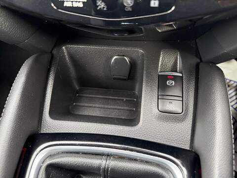 Nissan Qashqai 1.5 dCi N-Connecta SUV 5dr Diesel Manual Euro 6 (s/s) (110 ps) - U79307