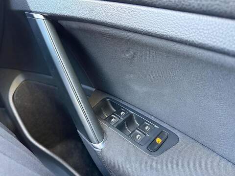 Volkswagen Golf 2.0 TDI SE Estate 5dr Diesel DSG Euro 6 (s/s) (150 ps) - U79314