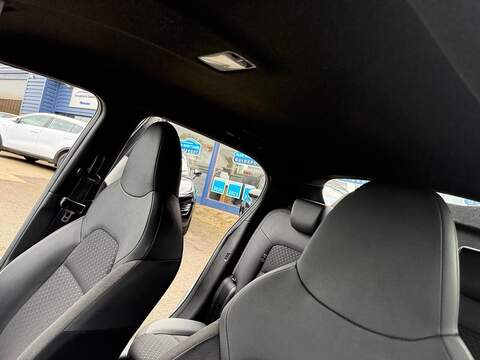 Nissan Juke 1.0 DIG-T N-Connecta Euro 6 (s/s) 5dr - U79316