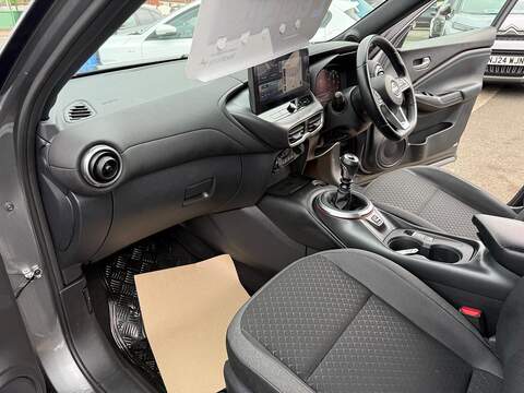 Nissan Juke 1.0 DIG-T N-Connecta Euro 6 (s/s) 5dr - U79316