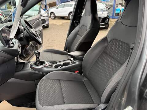 Nissan Juke 1.0 DIG-T N-Connecta Euro 6 (s/s) 5dr - U79316