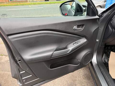 Nissan Juke 1.0 DIG-T N-Connecta Euro 6 (s/s) 5dr - U79316