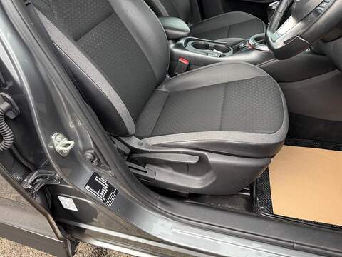 Nissan Juke 1.0 DIG-T N-Connecta Euro 6 (s/s) 5dr - U79316