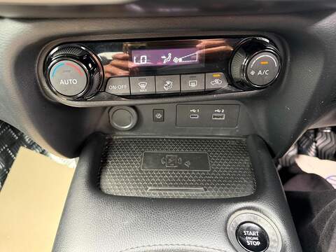 Nissan Juke 1.0 DIG-T N-Connecta Euro 6 (s/s) 5dr - U79316