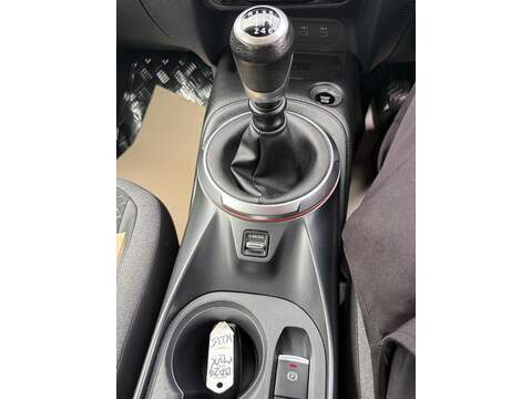 Nissan Juke 1.0 DIG-T N-Connecta Euro 6 (s/s) 5dr - U79316