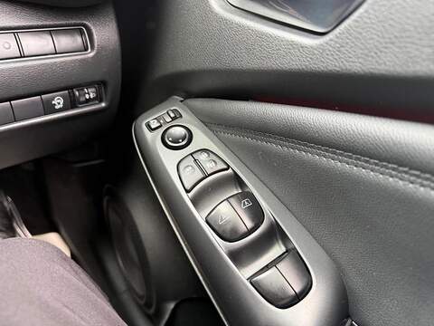 Nissan Juke 1.0 DIG-T N-Connecta Euro 6 (s/s) 5dr - U79316