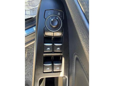 Ford Focus 1.0T EcoBoost Active X Vignale Euro 6 (s/s) 5dr - U79318