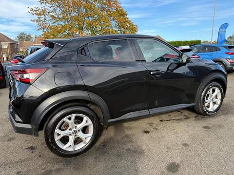 Nissan Juke 1.0 DIG-T N-Connecta DCT Auto Euro 6 (s/s) 5dr SUV 1.0 Automatic Petrol - U79327