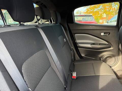 Nissan Juke 1.0 DIG-T N-Connecta DCT Auto Euro 6 (s/s) 5dr SUV 1.0 Automatic Petrol - U79327