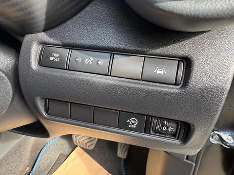 Nissan Juke 1.0 DIG-T N-Connecta DCT Auto Euro 6 (s/s) 5dr SUV 1.0 Automatic Petrol - U79327