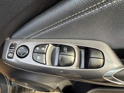 Nissan Juke 1.0 DIG-T N-Connecta DCT Auto Euro 6 (s/s) 5dr SUV 1.0 Automatic Petrol - U79327