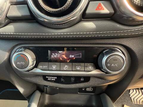 Nissan Juke 1.0 DIG-T N-Connecta DCT Auto Euro 6 (s/s) 5dr SUV 1.0 Automatic Petrol - U79327