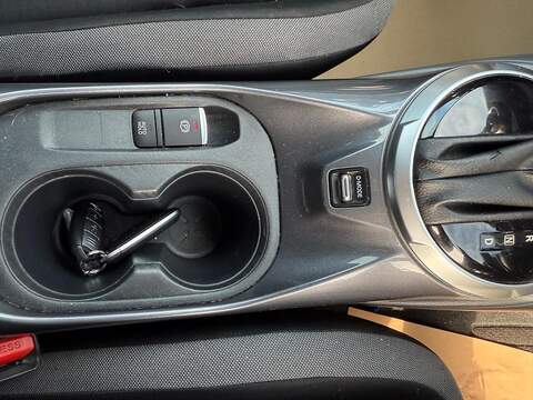 Nissan Juke 1.0 DIG-T N-Connecta DCT Auto Euro 6 (s/s) 5dr SUV 1.0 Automatic Petrol - U79327