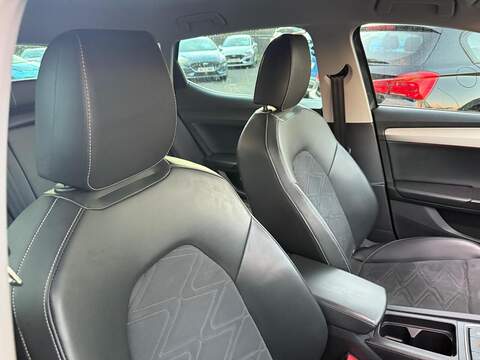 SEAT Leon 1.5 eTSI MHEV XCELLENCE Hatchback 5dr Petrol Hybri Hatchback 1.5 Automatic Petrol Hybrid - U79328