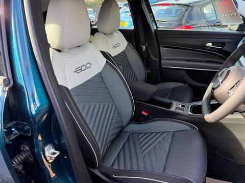 Fiat 600 1.2 MHEV e-DCT Euro 6 (s/s) 5dr - U79331