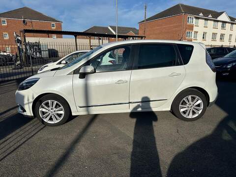 Renault Scenic 1.5 dCi Dynamique TomTom MPV 5dr Diesel Manual Euro 5 (s/s) (110 ps) - U79335