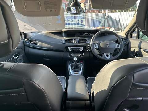 Renault Scenic 1.5 dCi Dynamique TomTom MPV 5dr Diesel Manual Euro 5 (s/s) (110 ps) - U79335
