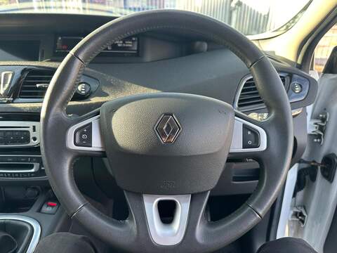 Renault Scenic 1.5 dCi Dynamique TomTom MPV 5dr Diesel Manual Euro 5 (s/s) (110 ps) - U79335