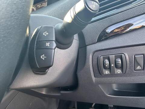 Renault Scenic 1.5 dCi Dynamique TomTom MPV 5dr Diesel Manual Euro 5 (s/s) (110 ps) - U79335