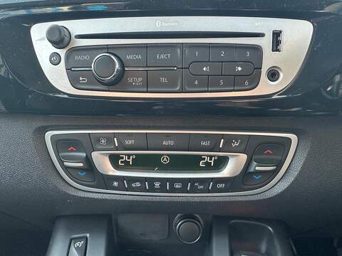 Renault Scenic 1.5 dCi Dynamique TomTom MPV 5dr Diesel Manual Euro 5 (s/s) (110 ps) - U79335