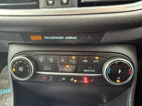 Ford Fiesta 1.0T EcoBoost MHEV Titanium Vignale DCT Euro 6 (s/s) 5dr - U79341