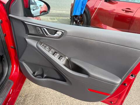 Hyundai IONIQ 1.6 h-GDi Premium SE DCT Euro 6 (s/s) 5dr - U79342