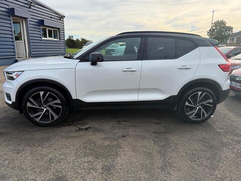 Volvo XC40 2.0 B4 MHEV R-Design Pro Auto Euro 6 (s/s) 5dr SUV 2.0 Automatic Petrol Hybrid - U79349