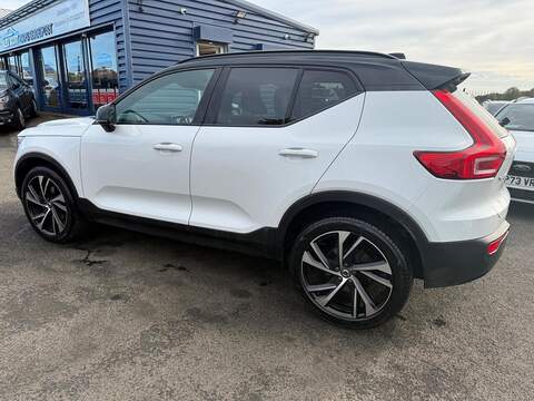 Volvo XC40 2.0 B4 MHEV R-Design Pro Auto Euro 6 (s/s) 5dr SUV 2.0 Automatic Petrol Hybrid - U79349