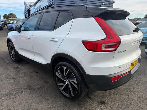 Volvo XC40 2.0 B4 MHEV R-Design Pro Auto Euro 6 (s/s) 5dr SUV 2.0 Automatic Petrol Hybrid - U79349