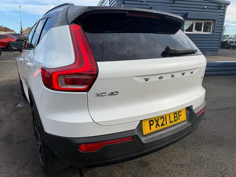 Volvo XC40 2.0 B4 MHEV R-Design Pro Auto Euro 6 (s/s) 5dr SUV 2.0 Automatic Petrol Hybrid - U79349